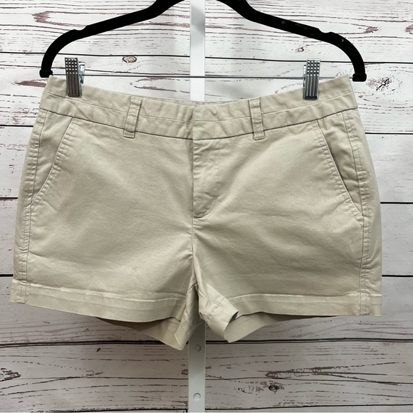 Khakis by GAP The City 3 Inch Tan Shorts Size 4 - Picture 3 of 7
